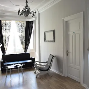 https://megaron11-apartments.hotelschalkidiki.net